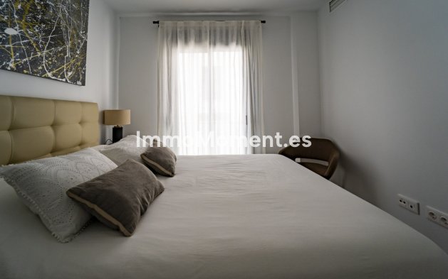 Resale - Villa - Estepona - Cancelada