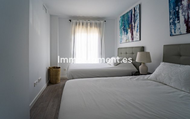 Resale - Villa - Estepona - Cancelada