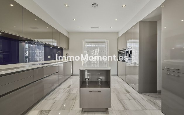 Resale - Villa - Marbella - Guadalmina Alta