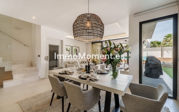 Resale - Villa - Marbella - Puerto Banús