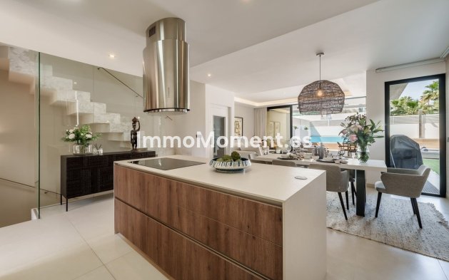 Resale - Villa - Marbella - Puerto Banús