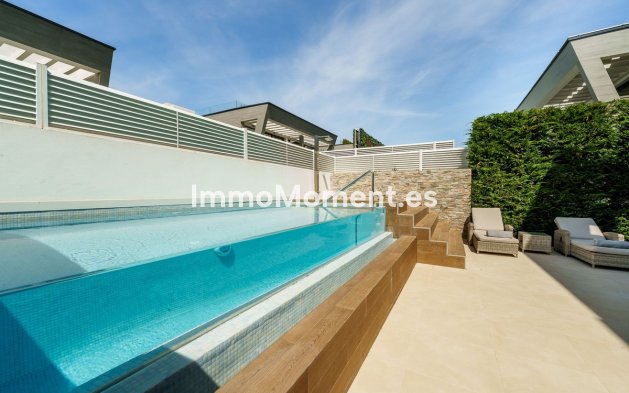 Resale - Villa - Marbella - Puerto Banús