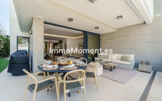 Resale - Villa - Marbella - Puerto Banús