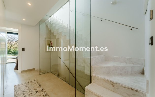 Resale - Villa - Marbella - Puerto Banús