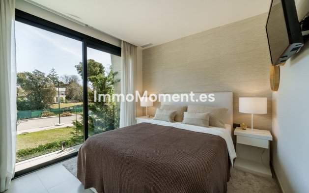 Resale - Villa - Marbella - Puerto Banús