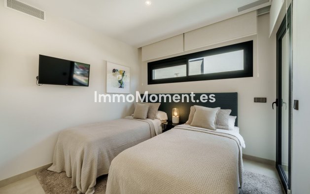 Resale - Villa - Marbella - Puerto Banús