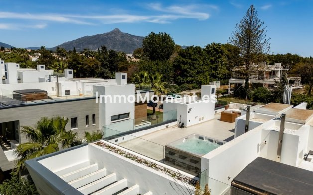 Resale - Villa - Marbella - Puerto Banús