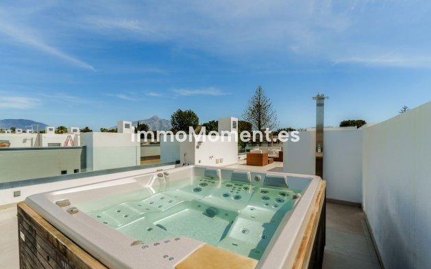 Resale - Villa - Marbella - Puerto Banús