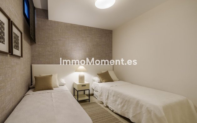 Resale - Villa - Marbella - Puerto Banús