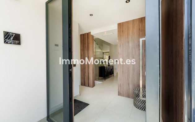 Resale - Villa - Marbella - Puerto Banús