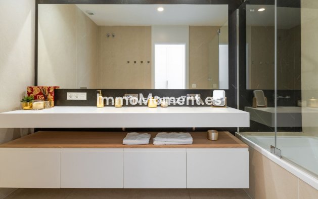 Resale - Apartment - Benahavís - Benahavís Centro