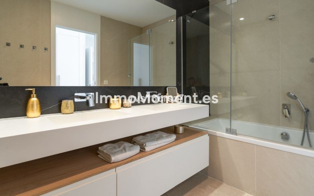 Resale - Apartment - Benahavís - Benahavís Centro