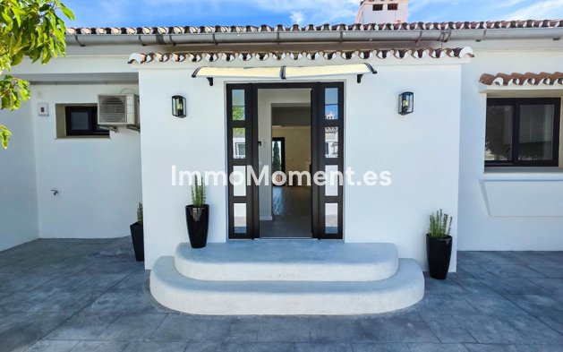 Resale - Villa - Manilva