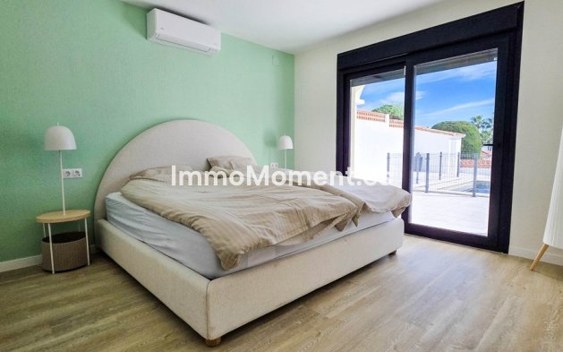 Resale - Villa - Manilva