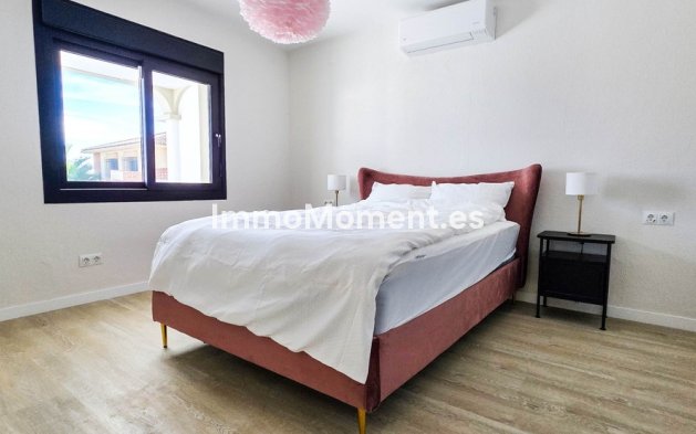 Resale - Villa - Manilva