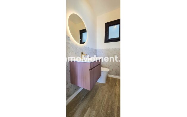 Resale - Villa - Manilva