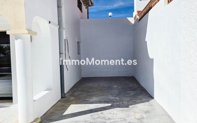 Resale - Villa - Manilva