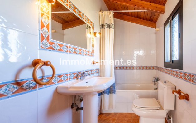 Resale - Villa - Marbella - Las Chapas