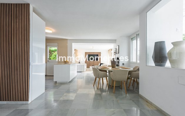 Wiederverkauf - Villa - Marbella - Nueva Andalucía