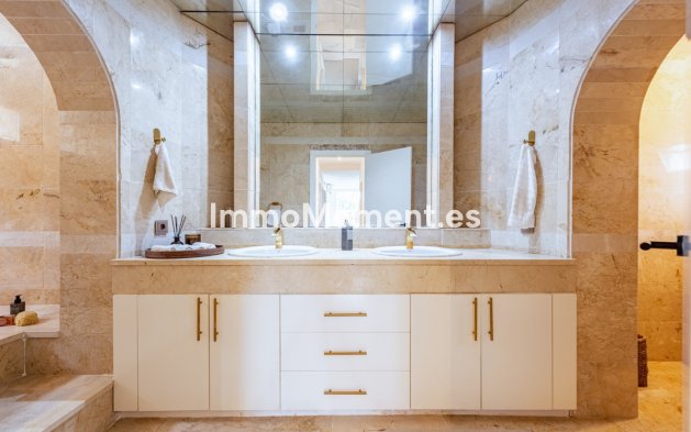 Wiederverkauf - Villa - Marbella - Nueva Andalucía