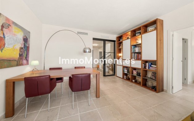 Resale - Apartment - Málaga - Benahavís