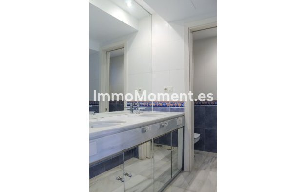 Resale - Apartment - Marbella - Puerto Banús
