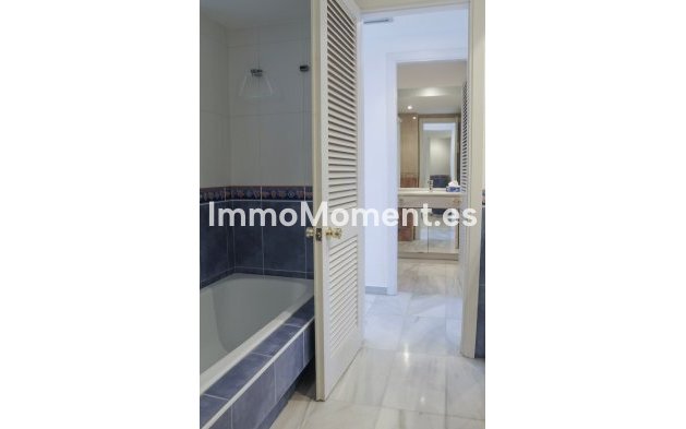 Resale - Apartment - Marbella - Puerto Banús