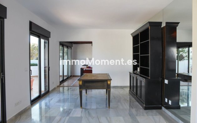 Resale - Apartment - Marbella - Puerto Banús