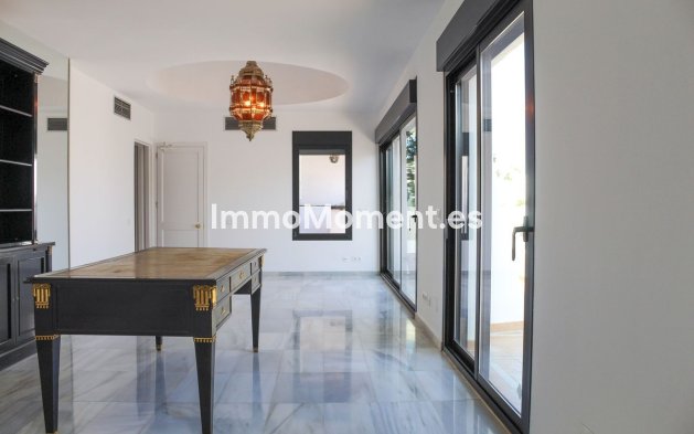 Resale - Apartment - Marbella - Puerto Banús