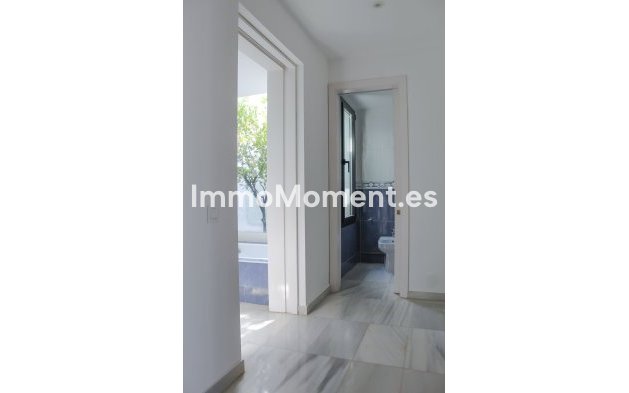 Resale - Apartment - Marbella - Puerto Banús