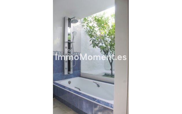 Resale - Apartment - Marbella - Puerto Banús