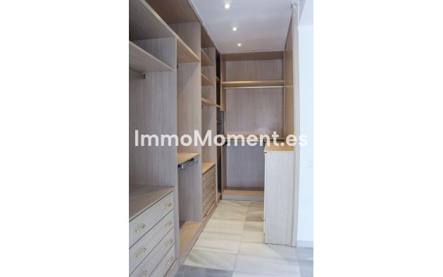 Resale - Apartment - Marbella - Puerto Banús