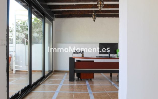 Resale - Apartment - Marbella - Puerto Banús