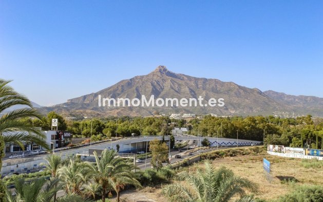 Resale - Apartment - Marbella - Puerto Banús