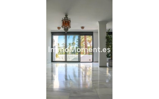Resale - Apartment - Marbella - Puerto Banús