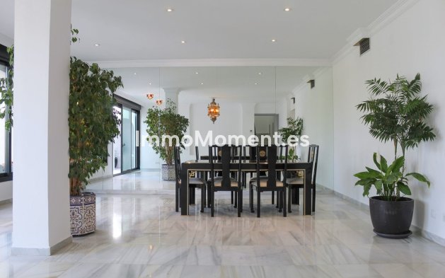 Resale - Apartment - Marbella - Puerto Banús