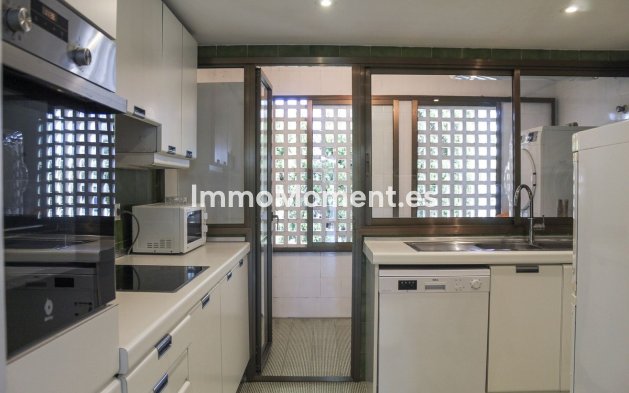 Resale - Apartment - Marbella - Puerto Banús