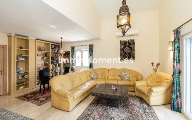 Resale - Villa - Marbella - Marbesa