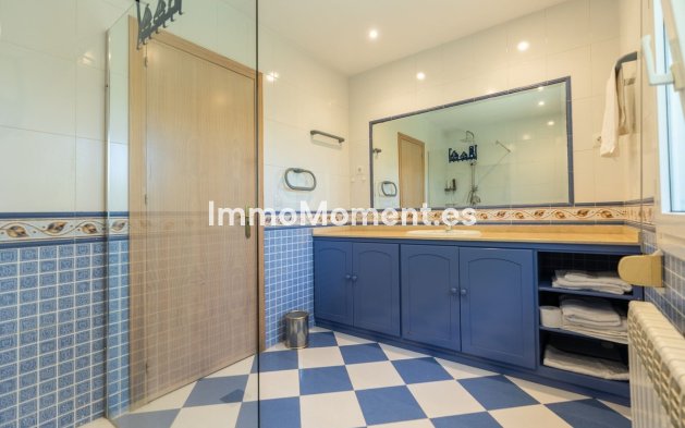 Resale - Villa - Marbella - Marbesa