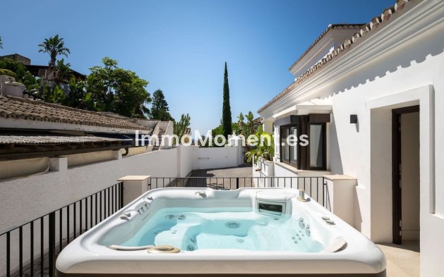 Resale - Villa - Marbella - Marbesa