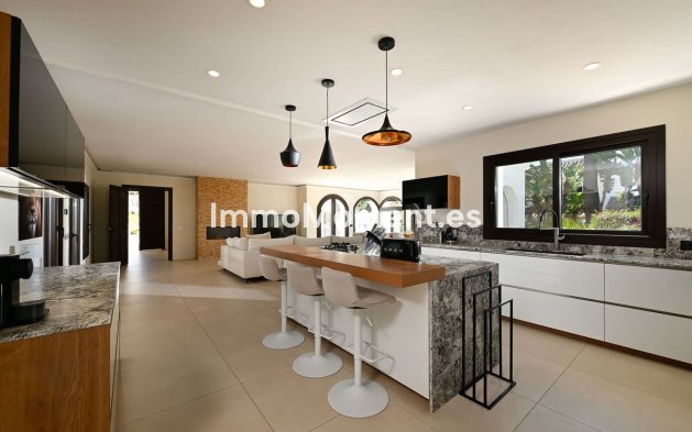 Resale - Villa - Marbella - Marbesa