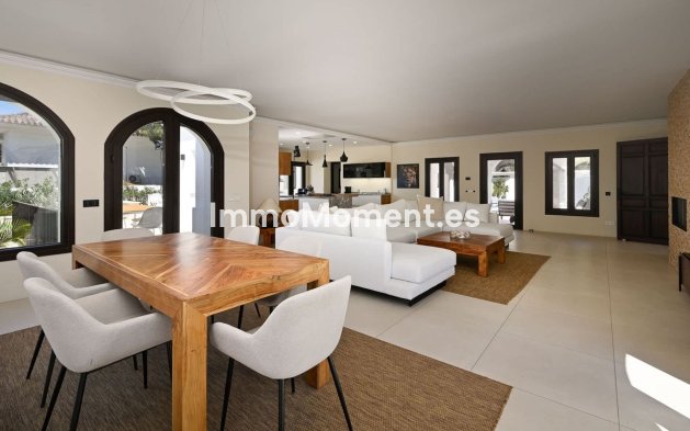 Resale - Villa - Marbella - Marbesa