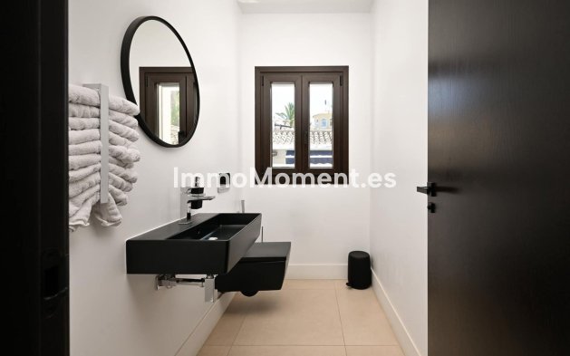 Resale - Villa - Marbella - Marbesa