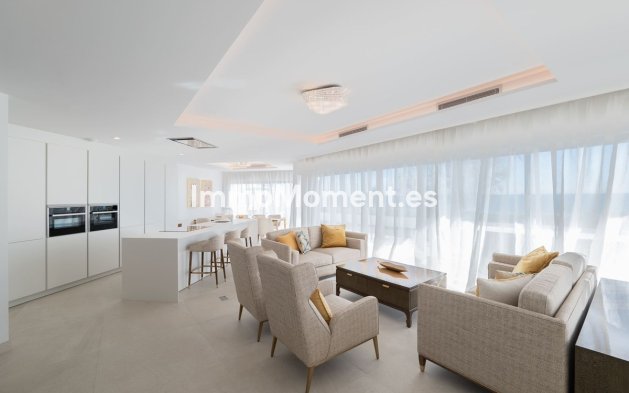 Bestaande woning - Geschakelde woning - Estepona  - Estepona Centro