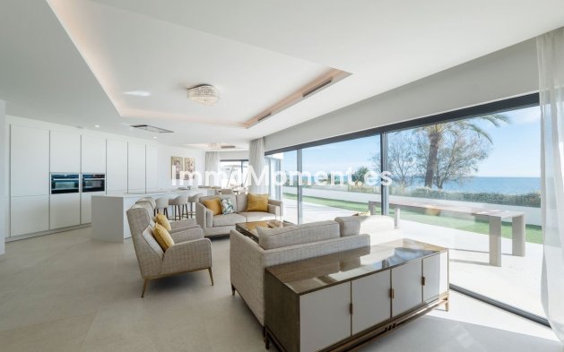 Bestaande woning - Geschakelde woning - Estepona  - Estepona Centro