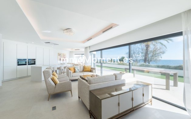 Bestaande woning - Geschakelde woning - Estepona  - Estepona Centro