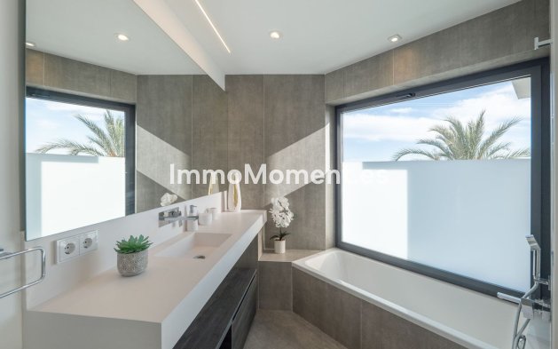 Bestaande woning - Geschakelde woning - Estepona  - Estepona Centro