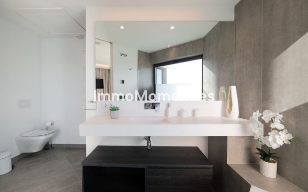 Bestaande woning - Geschakelde woning - Estepona  - Estepona Centro