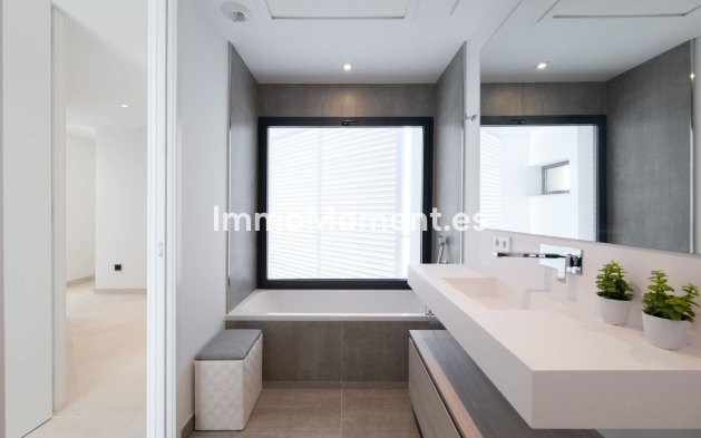 Bestaande woning - Geschakelde woning - Estepona  - Estepona Centro