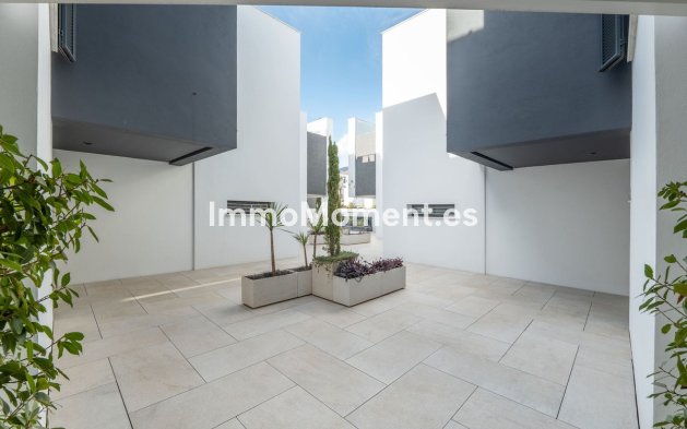 Bestaande woning - Geschakelde woning - Estepona  - Estepona Centro